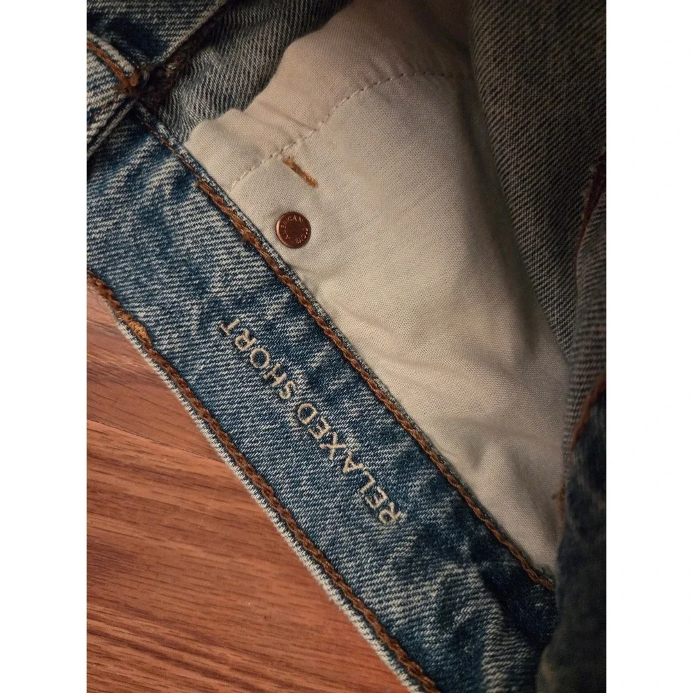 American Eagle Relaxed Short Womens 6 Light Wash Distressed High Rise Denim Blue